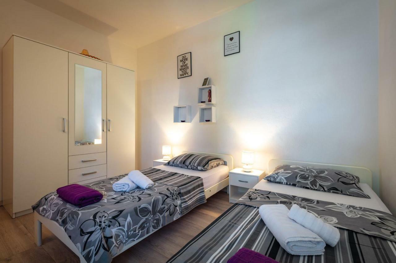 Holiday Home Barbara Трогір Екстер'єр фото